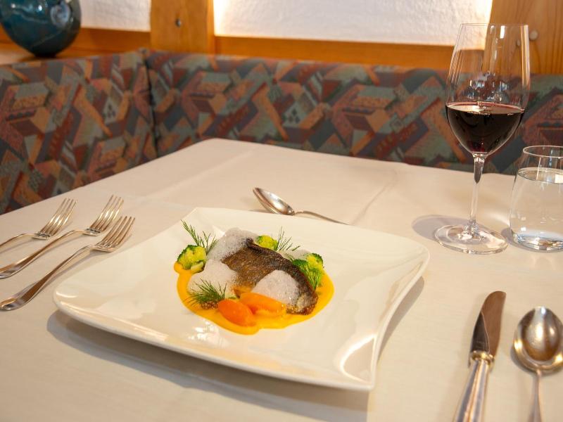 Hotel Restaurant Alpina image