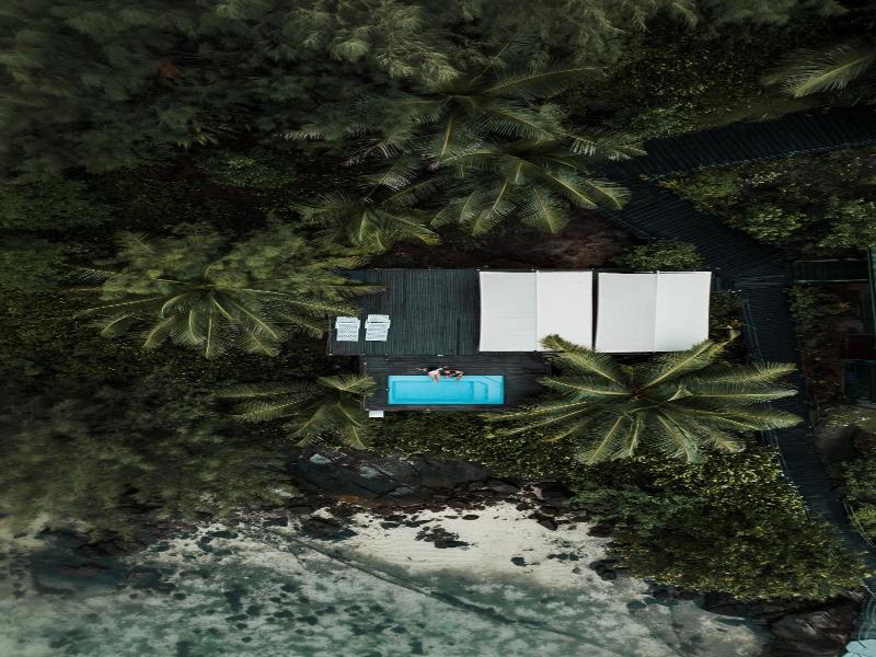 South Point Villas Cerf Island image