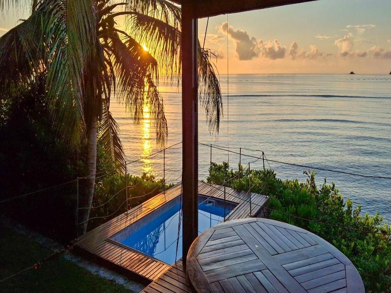 South Point Villas Cerf Island image