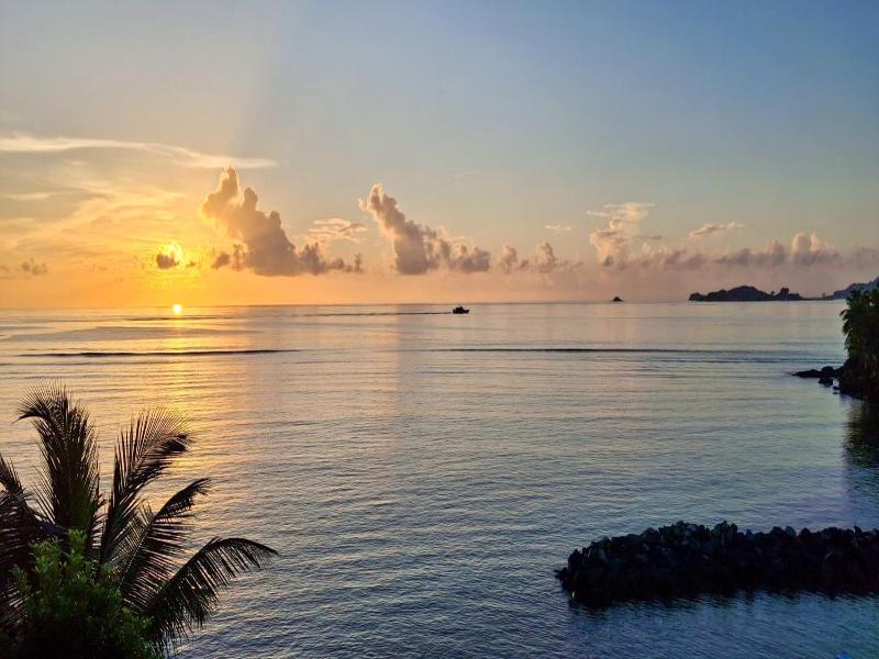South Point Villas Cerf Island image