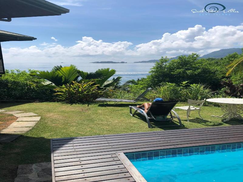 South Point Villas Cerf Island image