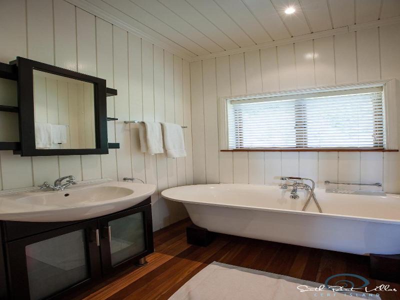 South Point Villas Cerf Island image