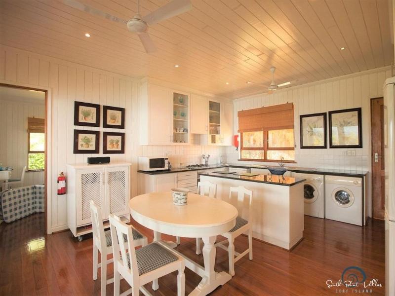 South Point Villas Cerf Island image