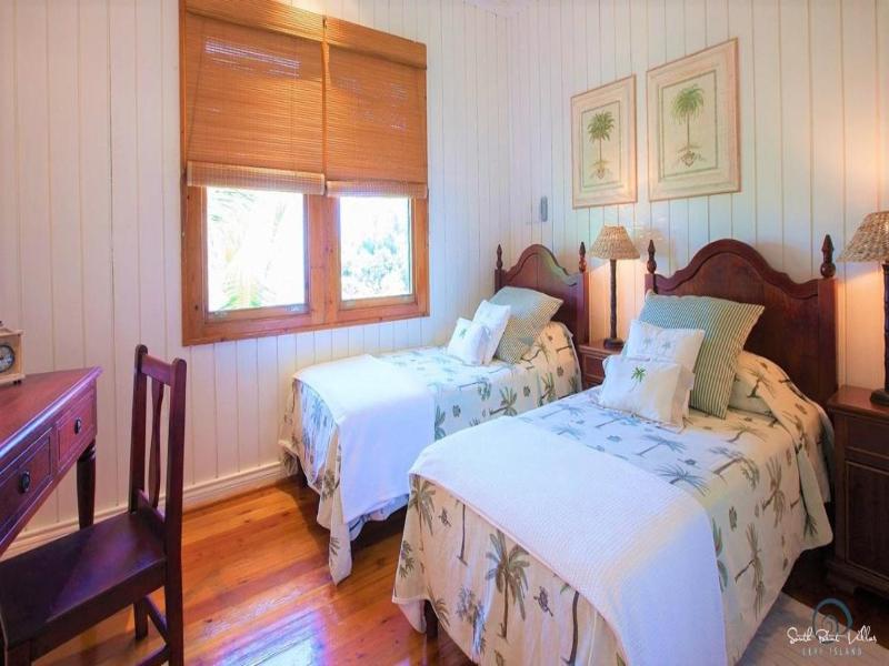 South Point Villas Cerf Island image