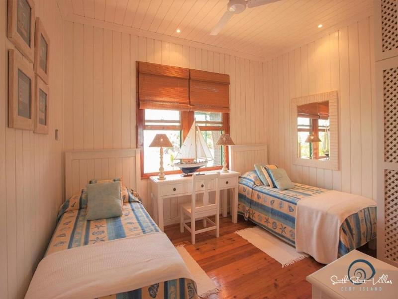 South Point Villas Cerf Island image