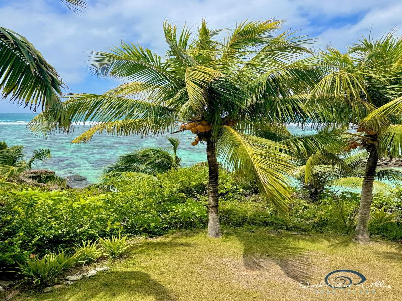 South Point Villas Cerf Island image