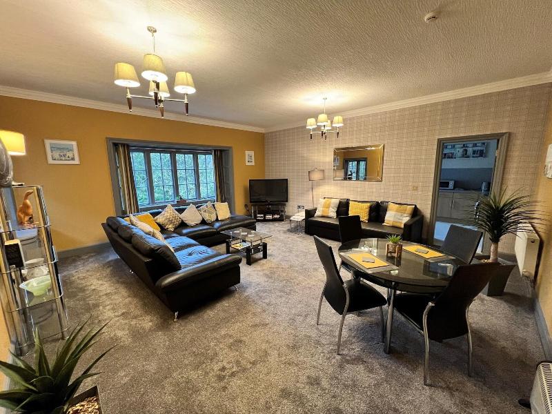 Rossal House Apartments image
