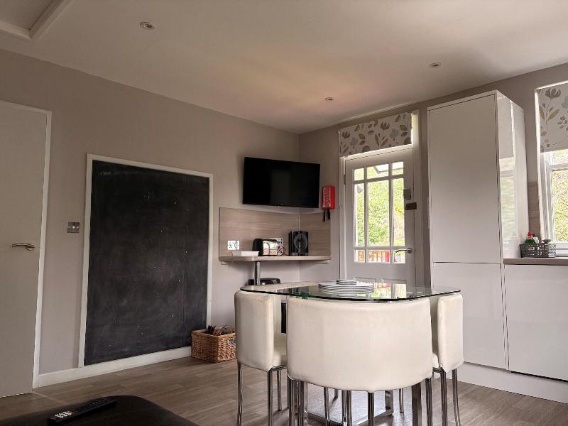 Rossal House Apartments image