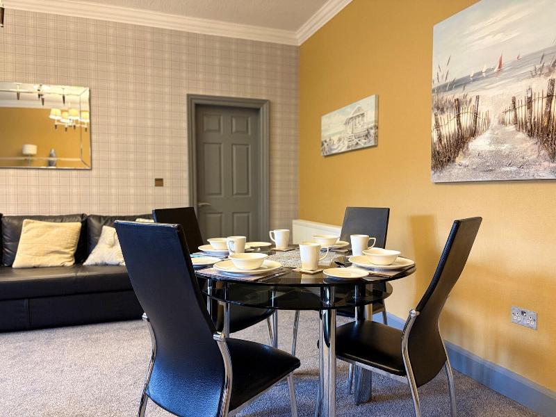 Rossal House Apartments image