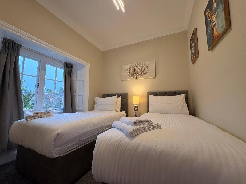 Rossal House Apartments image