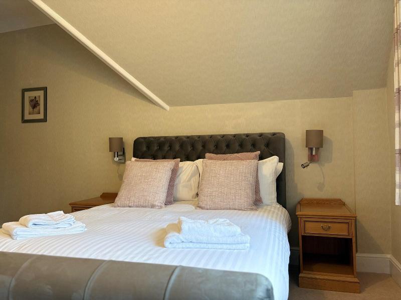 Rossal House Apartments image