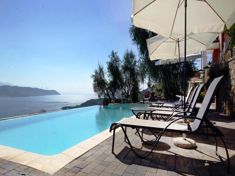 Le Ville Relais image