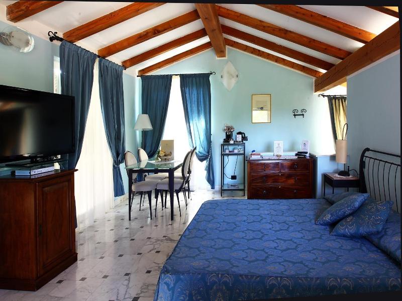 Le Ville Relais image