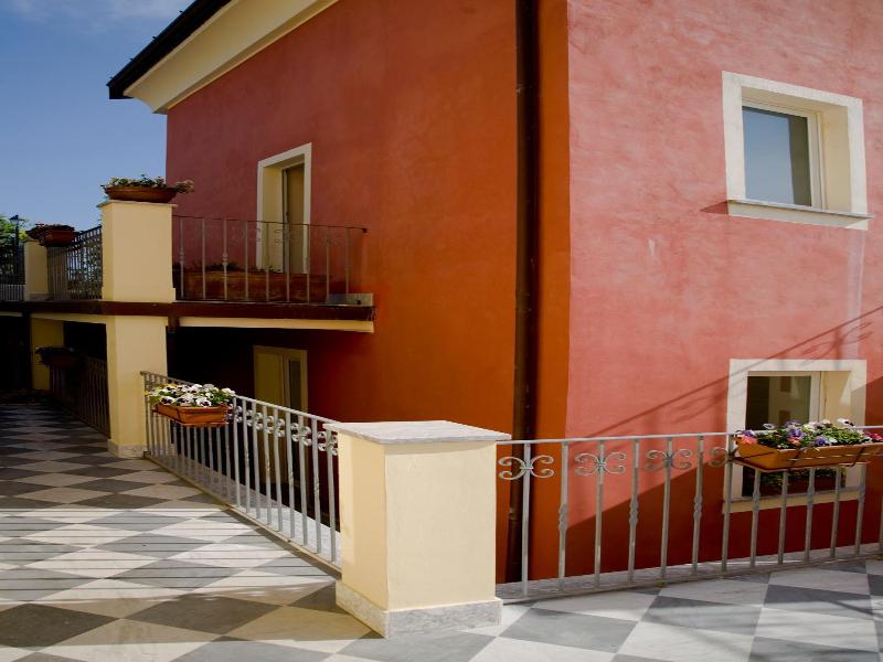 Le Ville Relais image