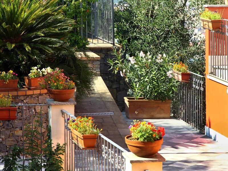Le Ville Relais image