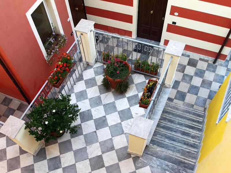 Le Ville Relais image