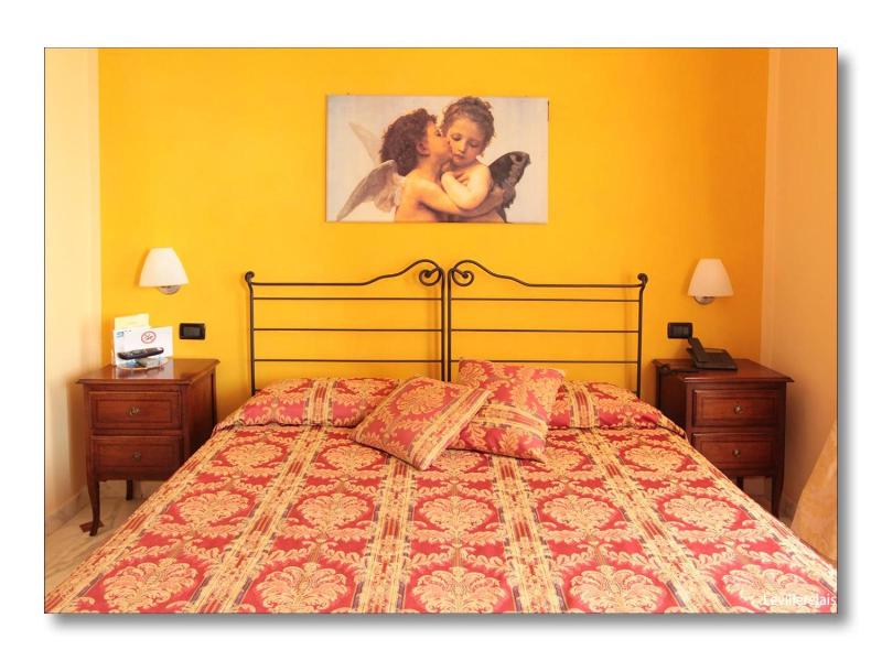 Le Ville Relais image