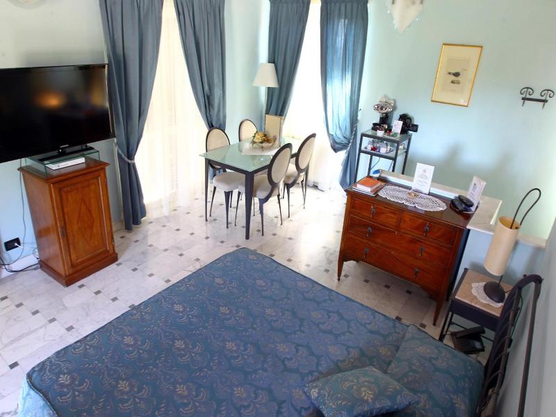 Le Ville Relais image