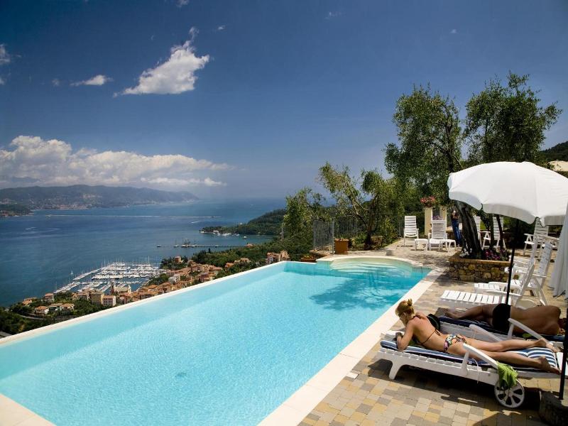 Le Ville Relais image