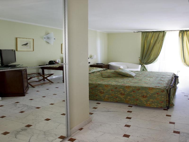Le Ville Relais image