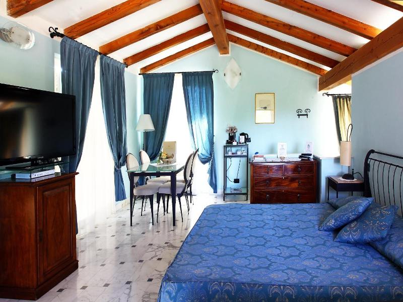 Le Ville Relais image