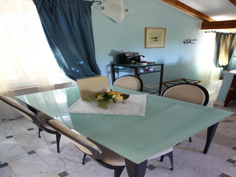 Le Ville Relais image