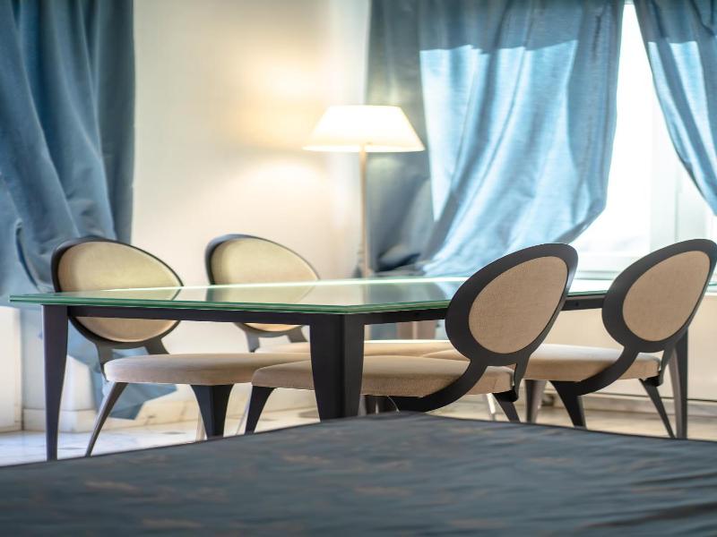 Le Ville Relais image