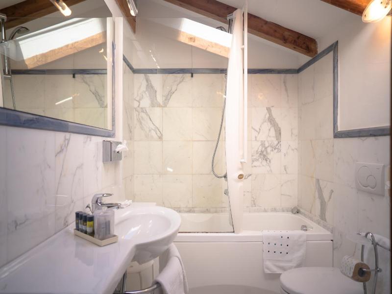Le Ville Relais image