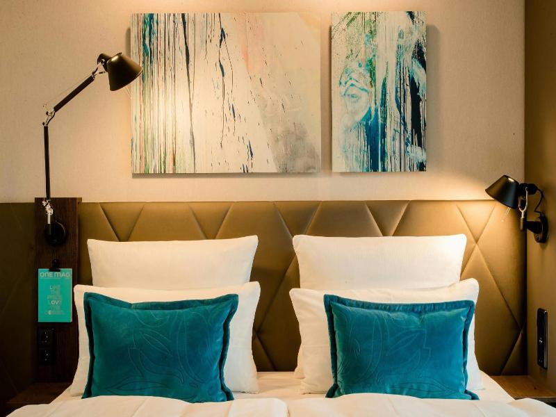 Motel One Köln-neumarkt image