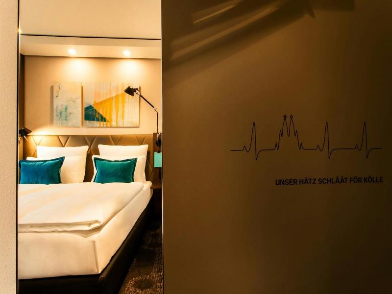 Motel One Köln-neumarkt image