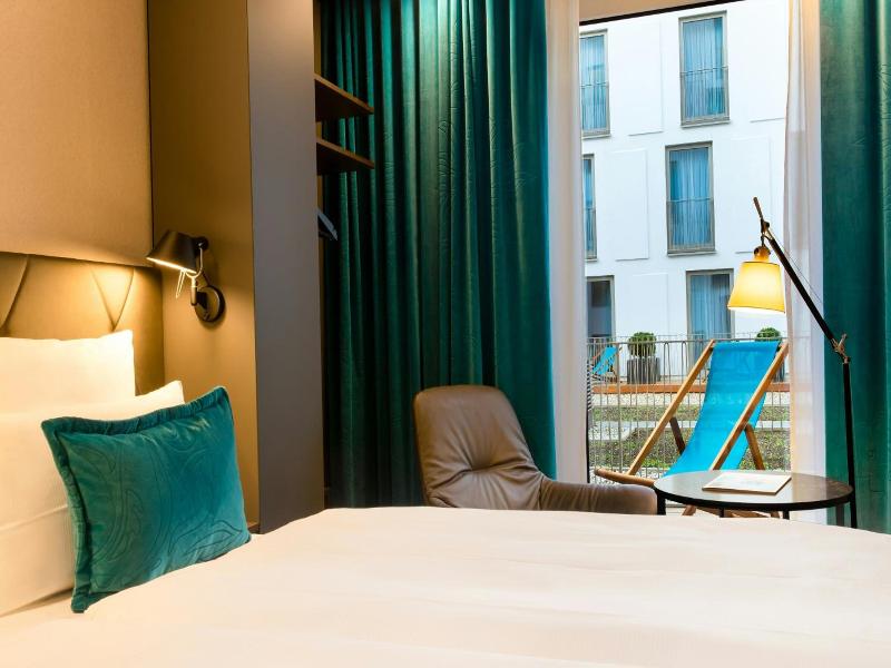 Motel One Köln-neumarkt image
