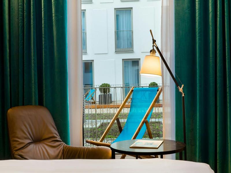 Motel One Köln-neumarkt image