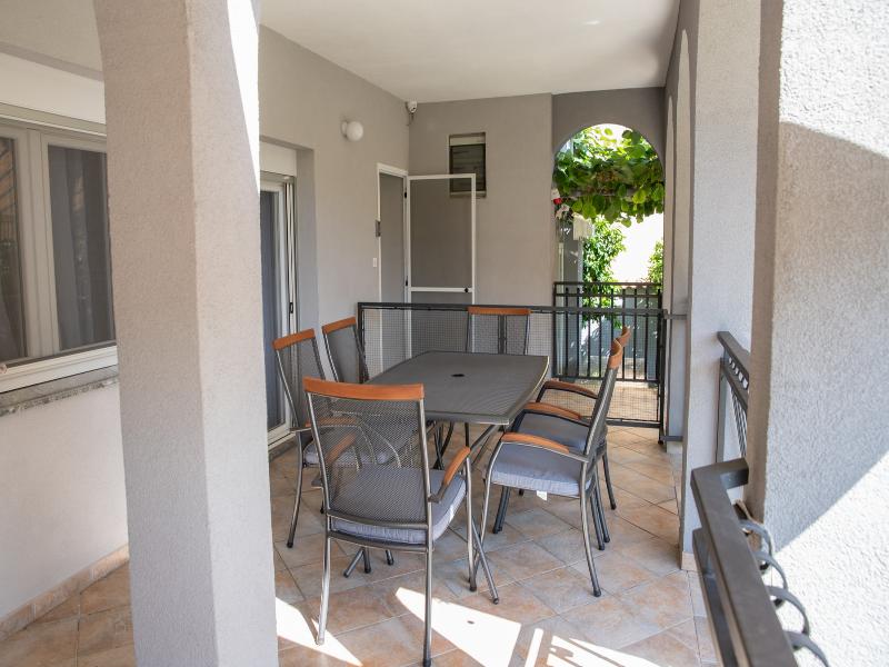 Dina Apartmani image