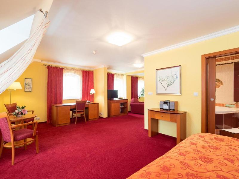 Hotel Ceská Koruna image