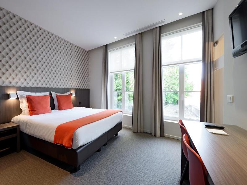 Square Hotel image