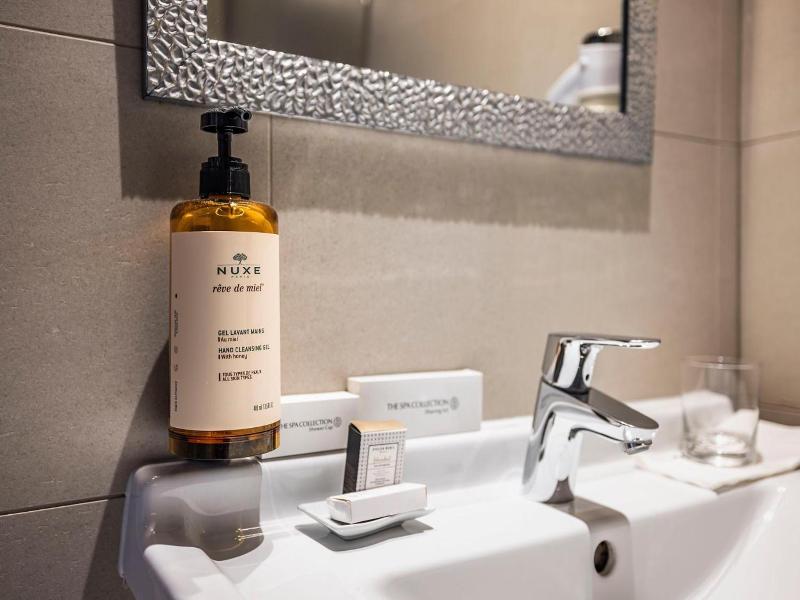 Square Hotel image