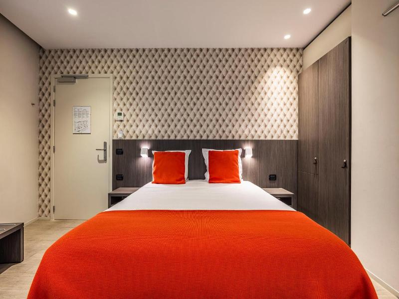 Square Hotel image