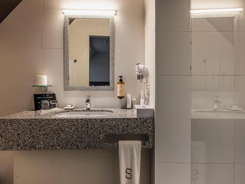 Square Hotel image