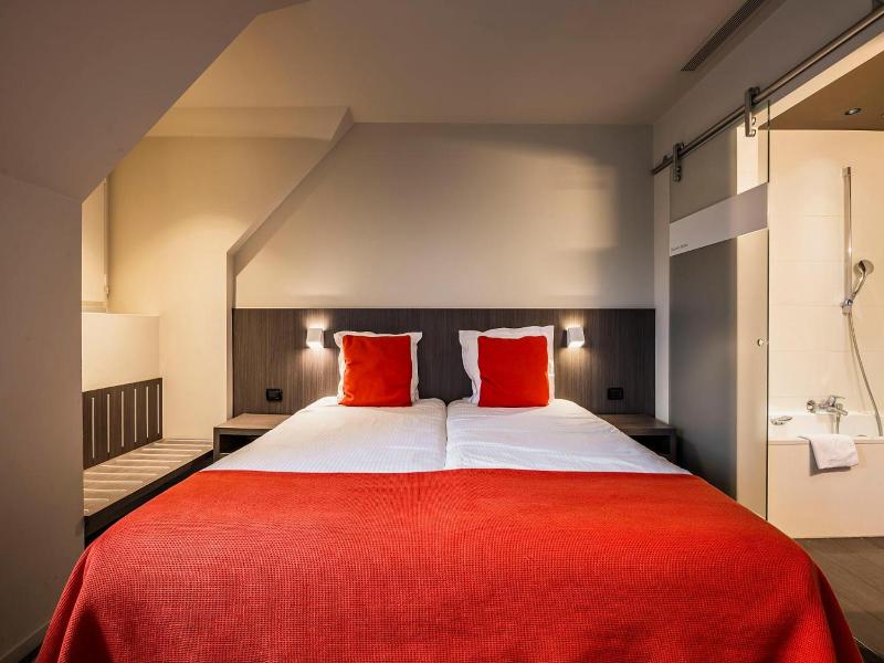 Square Hotel image