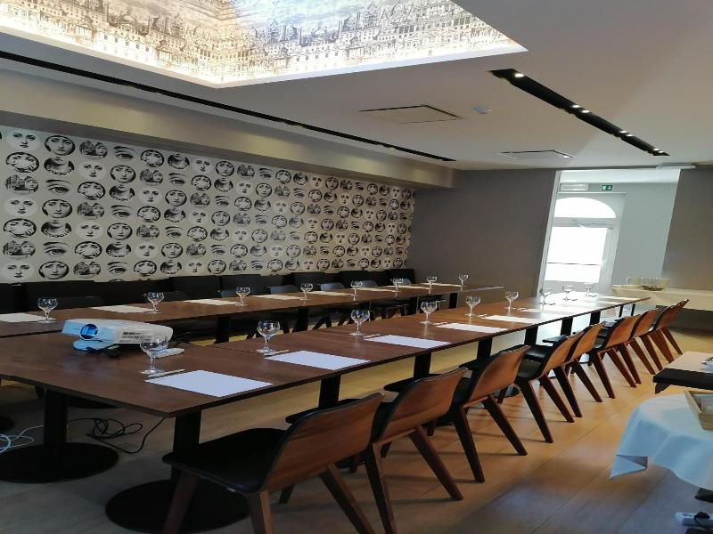 Square Hotel image