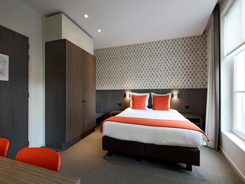 Square Hotel image