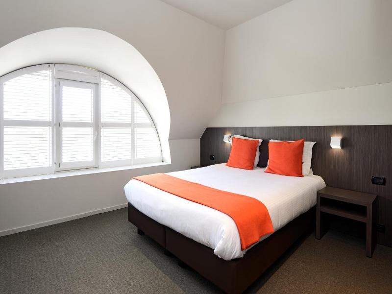 Square Hotel image