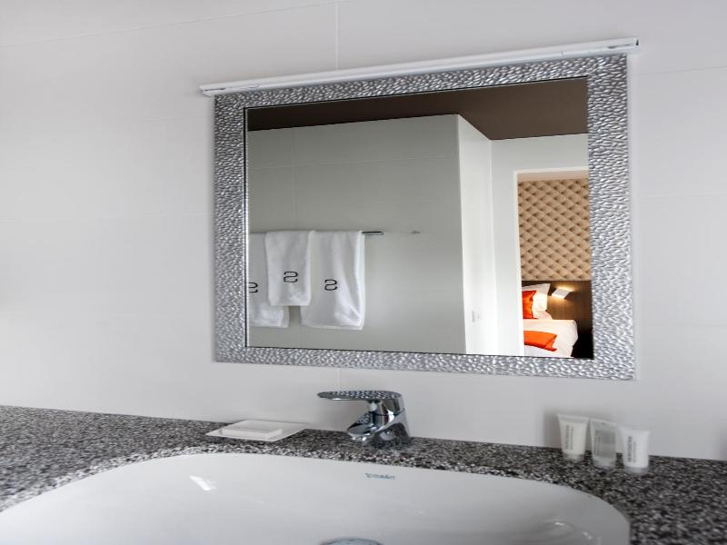 Square Hotel image