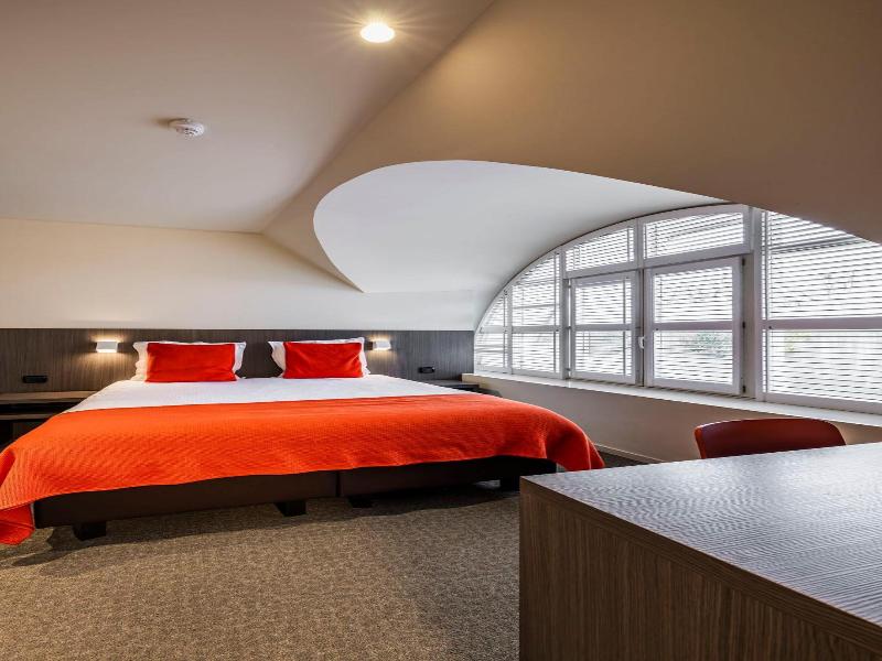 Square Hotel image