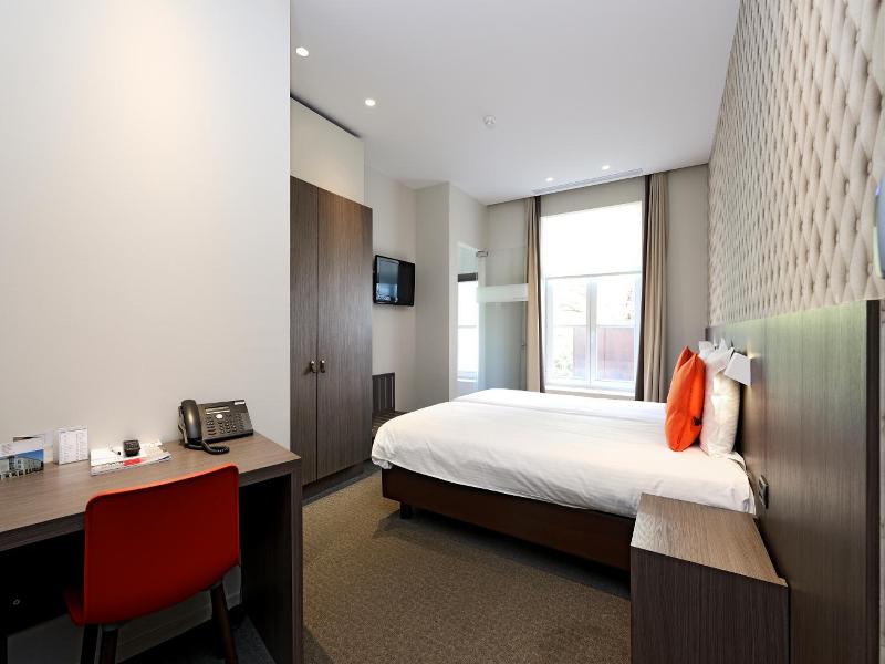 Square Hotel image