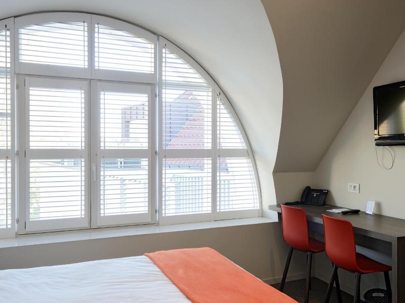 Square Hotel image