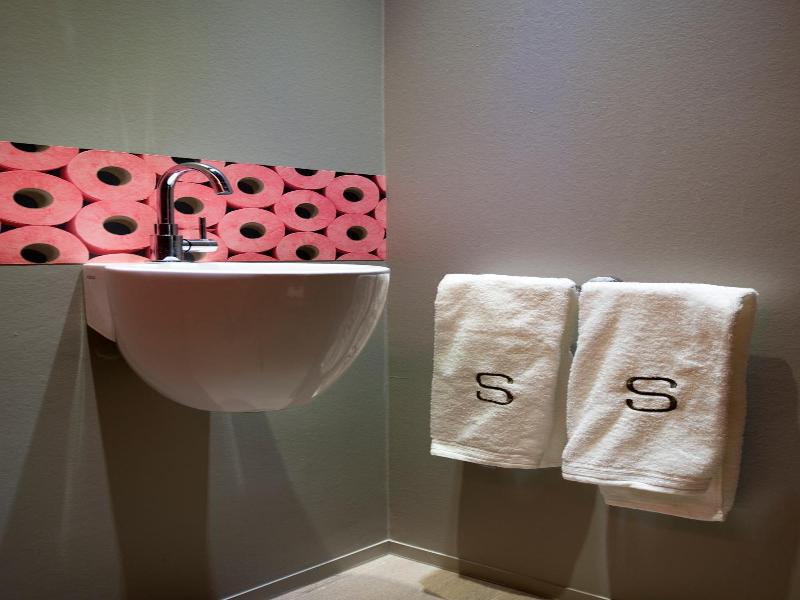 Square Hotel image