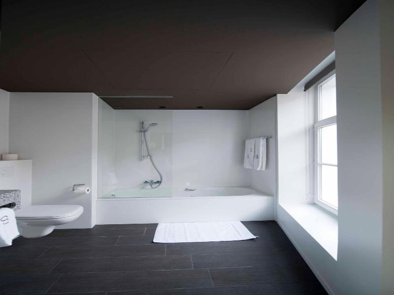 Square Hotel image