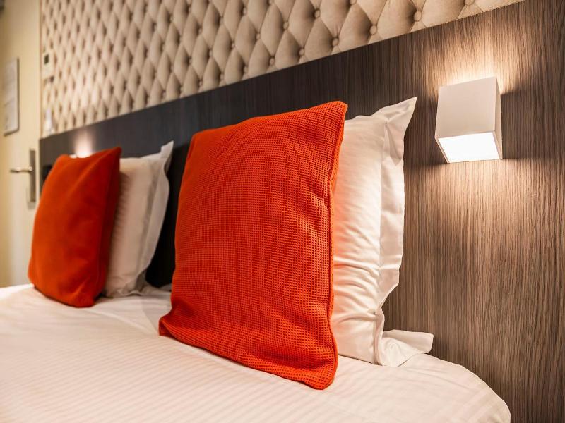 Square Hotel image