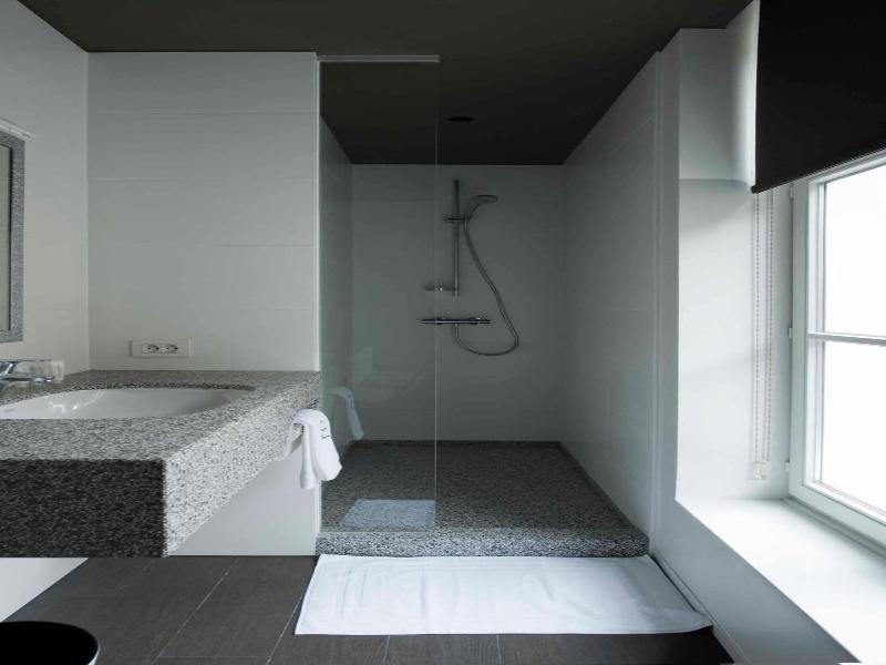 Square Hotel image